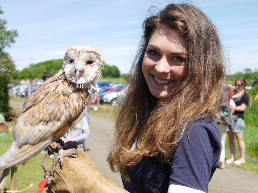 Becky Dazzler, fellow blogger and amazing photographer with the birds of prey! (thank you also for letting me steal your amazing photos!) Becky Dazzler, fellow blogger and amazing photographer with the birds of prey! (thank you also for letting me steal your amazing photos!)